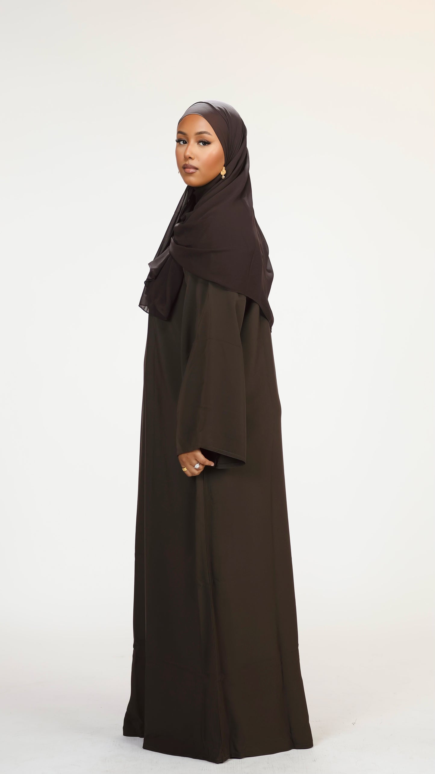 Closed abaya - Dark brown