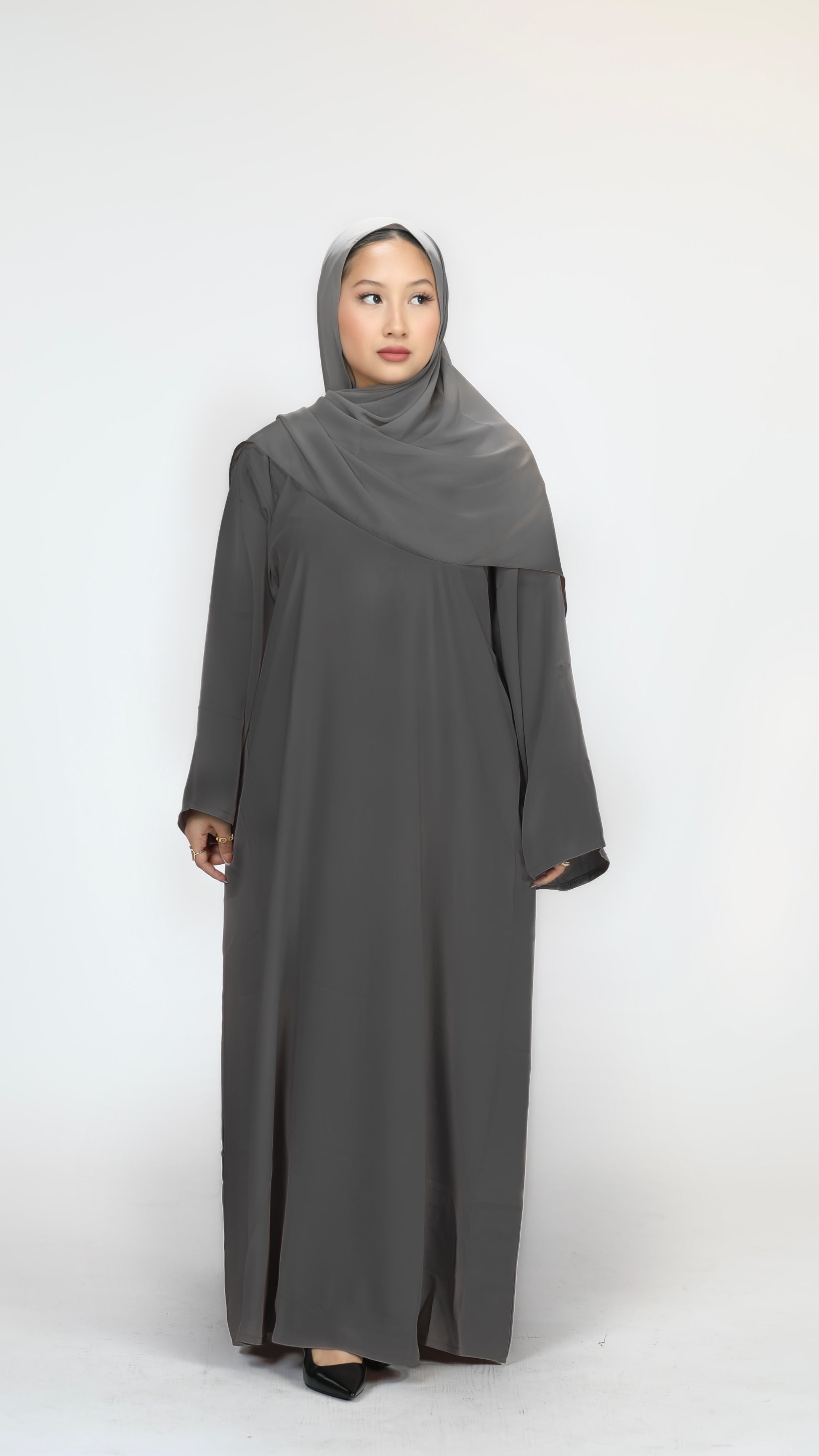 Closed abaya - grey NUURA COLLECTION Closed abaya - grey NUURA COLLECTION